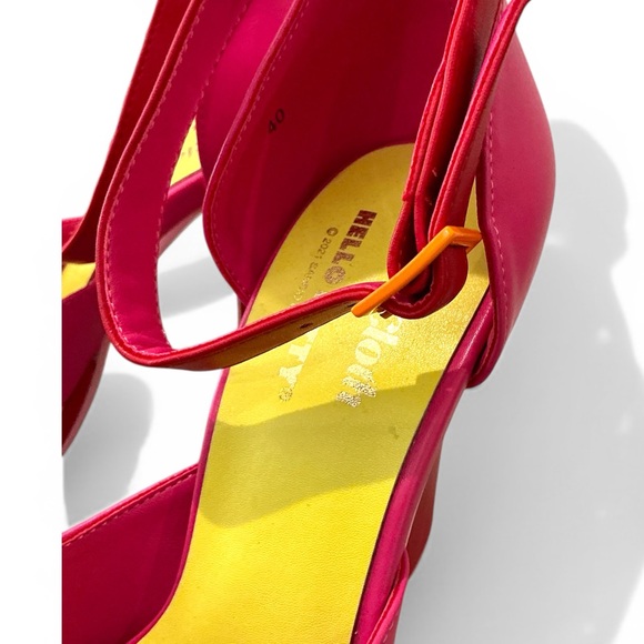 Hello Kitty Red and Orange Heels with Bow - Picture 3 of 5